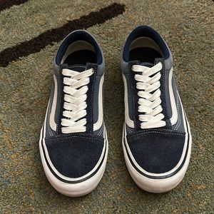 Vans old skool navy men’s size 7 or women’s size 8.5